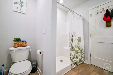 Bath - 103 Clarks Ct, Jackson, GA 30233 photo 3 of 6