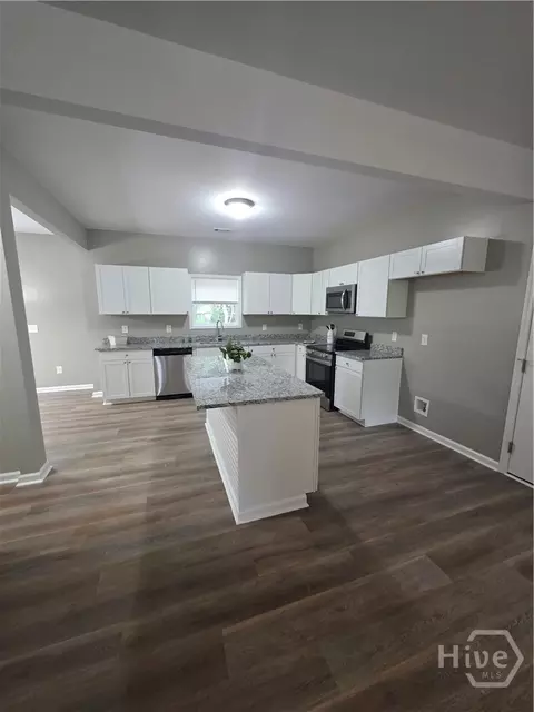 Kitchen - 191 Laura Ln, Commerce, GA 30529 photo 3 of 3