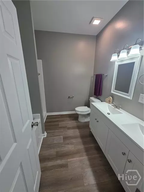 Bath - 191 Laura Ln, Commerce, GA 30529 photo 3 of 5