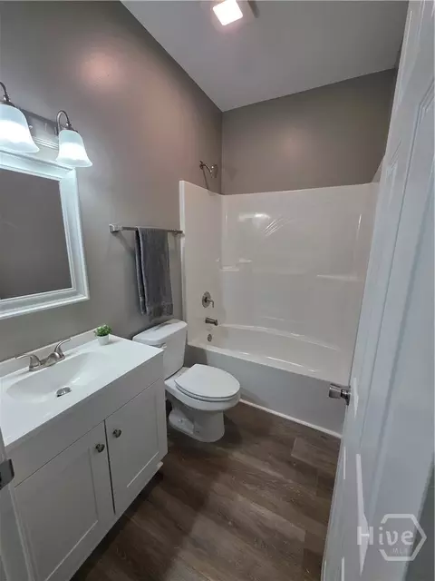 Bath - 191 Laura Ln, Commerce, GA 30529 photo 5 of 5