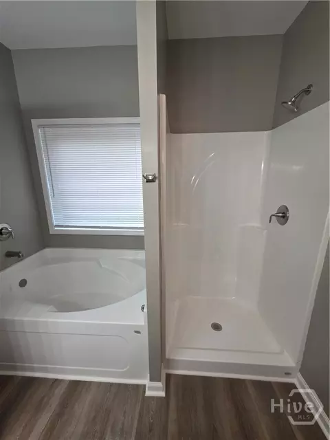 Bath - 191 Laura Ln, Commerce, GA 30529 photo 4 of 5