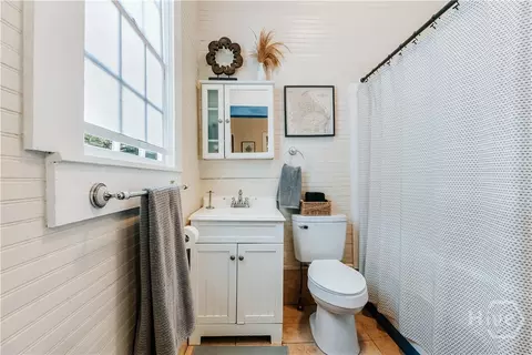 Bath - 186 First St, Athens, GA 30601 photo 1 of 1