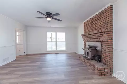 Living - 1230 Astondale Rd, Bishop, GA 30621 photo 3 of 3