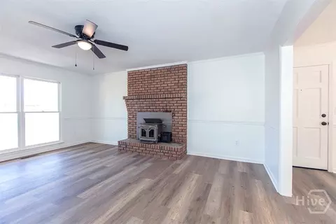 Living - 1230 Astondale Rd, Bishop, GA 30621 photo 2 of 3