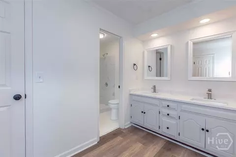 Bath - 1230 Astondale Rd, Bishop, GA 30621 photo 1 of 3