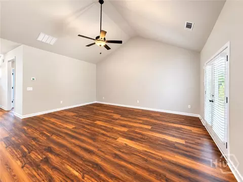 Living - 174 Eagles Crest Dr, Commerce, GA 30529 photo 1 of 2