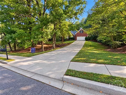 1271 Harvest Ln, Hoschton, GA 30548