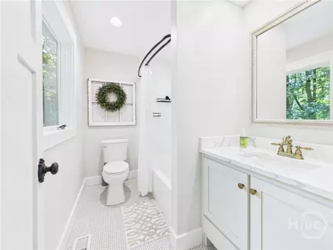 Bath - 1851 Rays Church Rd, Bishop, GA 30621 photo 5 of 13