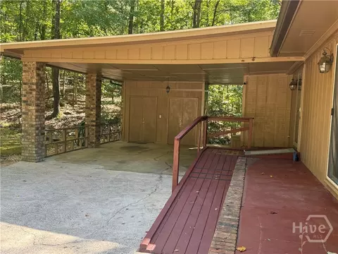 Exterior - 650 Woodside Rd, Athens, GA 30606 photo 4 of 19
