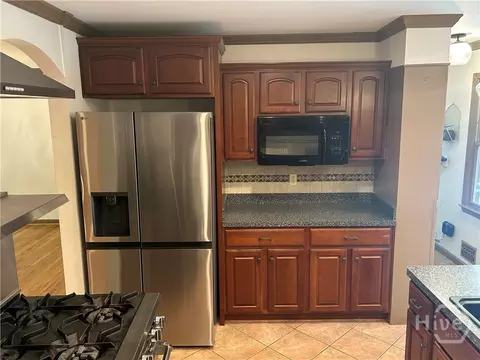 Kitchen - 650 Woodside Rd, Athens, GA 30606 photo 10 of 11