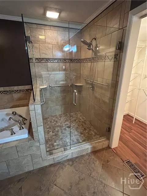 Bath - 650 Woodside Rd, Athens, GA 30606 photo 5 of 9