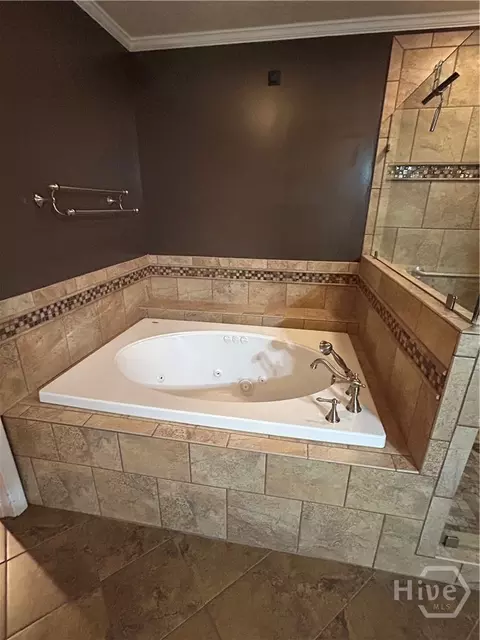 Bath - 650 Woodside Rd, Athens, GA 30606 photo 4 of 9