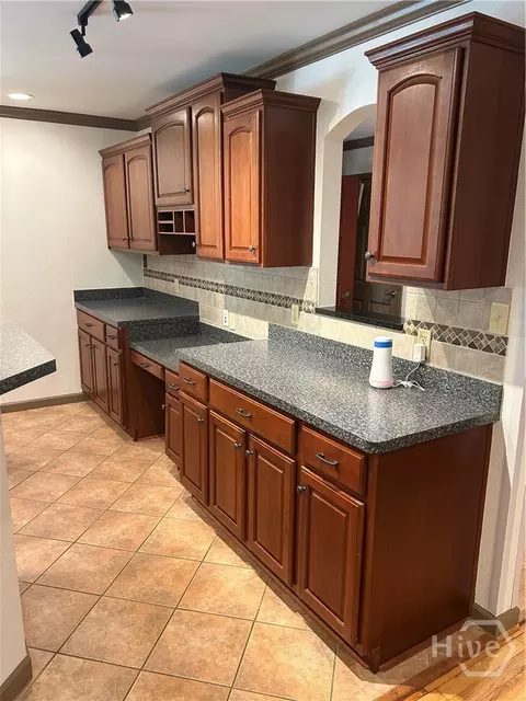 Kitchen - 650 Woodside Rd, Athens, GA 30606 photo 4 of 11