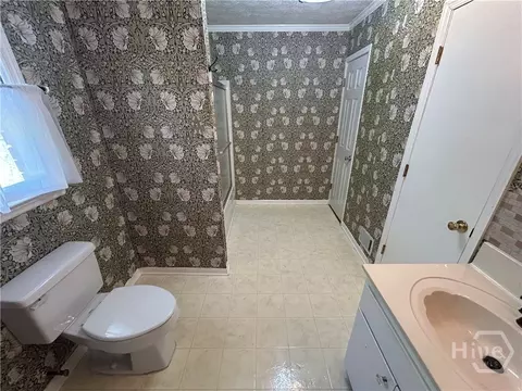 Bath - 650 Woodside Rd, Athens, GA 30606 photo 3 of 9