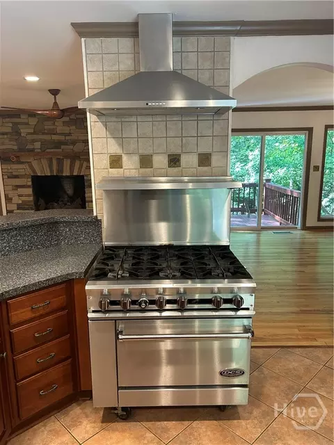 Kitchen - 650 Woodside Rd, Athens, GA 30606 photo 6 of 11