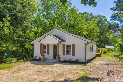 1037 Pond St, Toccoa, GA 30577