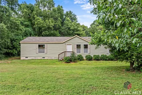 1040 River Woods Dr, Madison, GA 30650