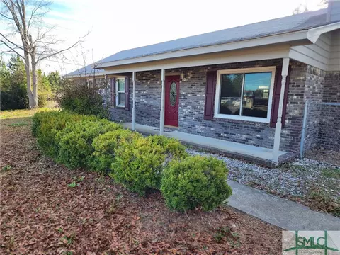 16 Kelly Ln, Hinesville, GA 31313