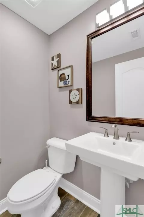 Bath - 2812 River Dr UNIT 106, Savannah, GA 31404 photo 3 of 7