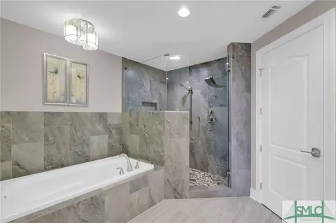 Bath - 2812 River Dr UNIT 106, Savannah, GA 31404 photo 4 of 7