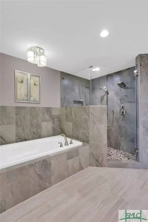 Bath - 2812 River Dr UNIT 106, Savannah, GA 31404 photo 6 of 7