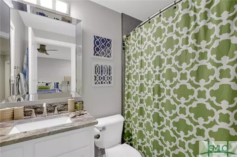 Bath - 2812 River Dr UNIT 106, Savannah, GA 31404 photo 2 of 7