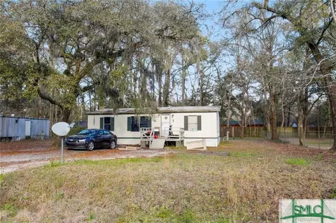 78 Button Ave, Midway, GA 31320