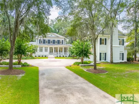 221 Hidden Cove Dr, Richmond Hill, GA 31324