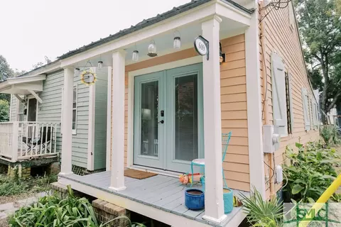 609 E Park Ln, Savannah, GA 31401