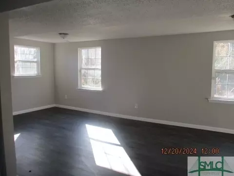 Living - 7337 E Oglethorpe Hwy, Midway, GA 31320 photo 3 of 6