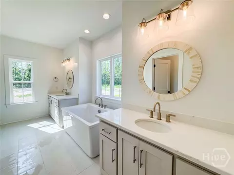 Bath - 1047 Tranquility Pl NE, Townsend, GA 31331 photo 3 of 4