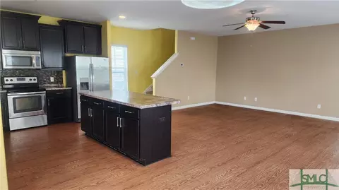 Entry Way - 217 Lakepointe Dr, Savannah, GA 31407 photo 4 of 11