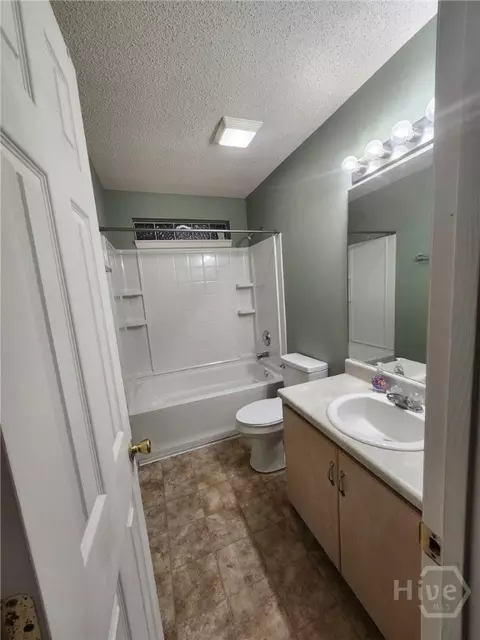 Bath - 182 Gloucester Dr, Midway, GA 31320 photo 1 of 11