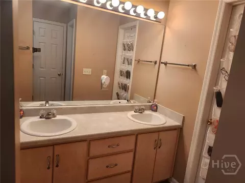 Bath - 182 Gloucester Dr, Midway, GA 31320 photo 8 of 11