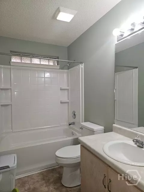 Bath - 182 Gloucester Dr, Midway, GA 31320 photo 2 of 11