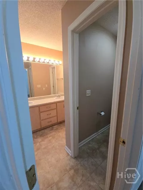 Bath - 182 Gloucester Dr, Midway, GA 31320 photo 5 of 11