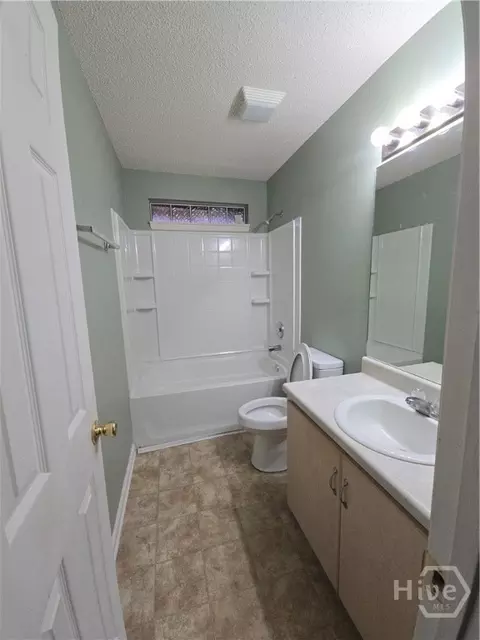 Bath - 182 Gloucester Dr, Midway, GA 31320 photo 3 of 11