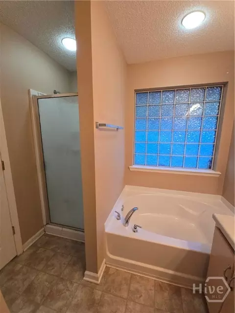 Bath - 182 Gloucester Dr, Midway, GA 31320 photo 9 of 11
