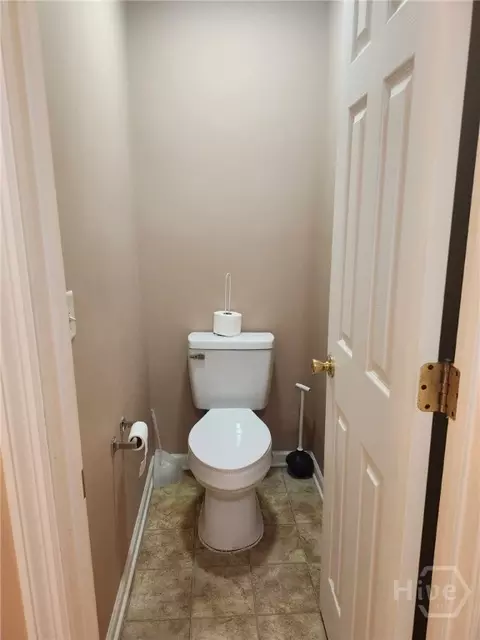 Bath - 182 Gloucester Dr, Midway, GA 31320 photo 7 of 11