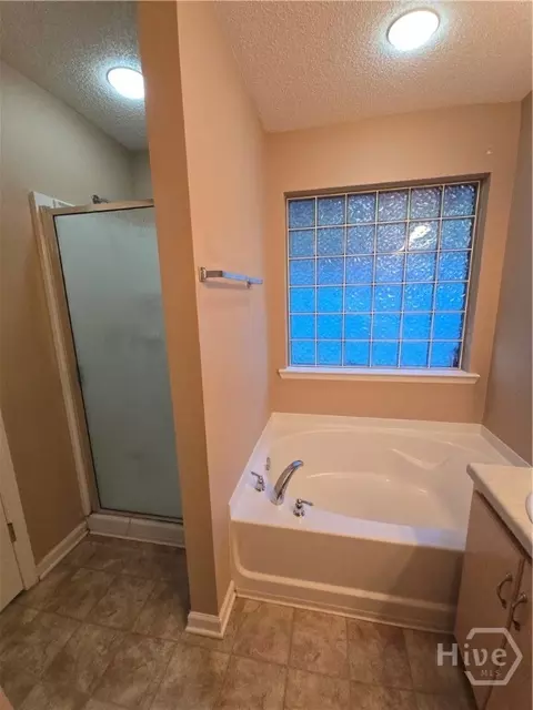 Bath - 182 Gloucester Dr, Midway, GA 31320 photo 10 of 11