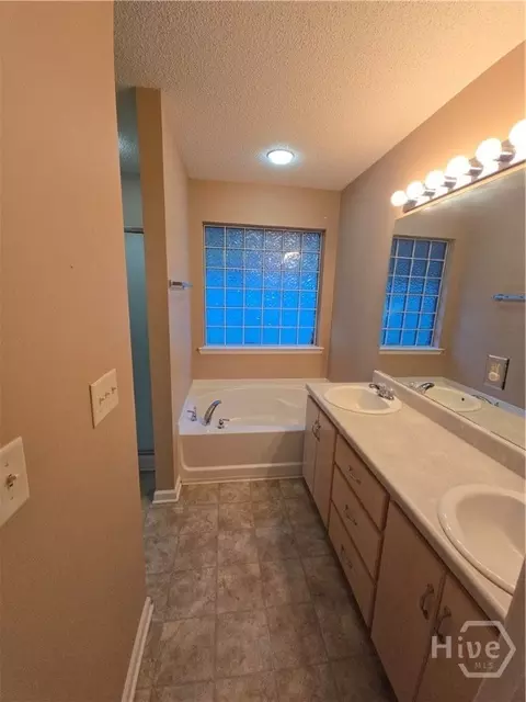 Bath - 182 Gloucester Dr, Midway, GA 31320 photo 6 of 11