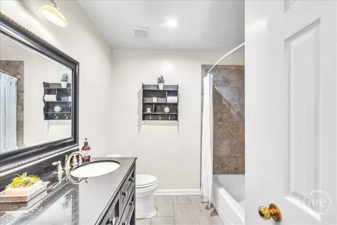 Bath - 203 Orchard Dr, Rincon, GA 31326 photo 2 of 7