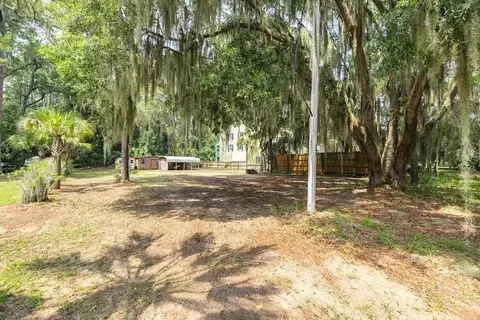 255 Oyster Point Dr, Midway, GA 31320