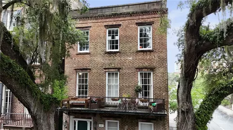 Exterior - 24 E Jones St, Savannah, GA 31401 photo 2 of 9
