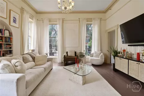 Living - 24 E Jones St, Savannah, GA 31401 photo 2 of 10