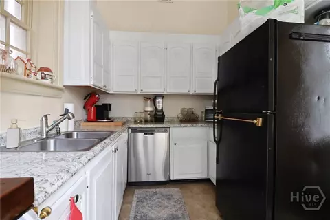 Kitchen - 24 E Jones St, Savannah, GA 31401 photo 2 of 3