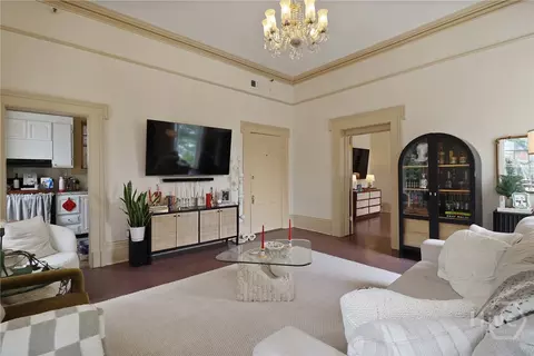 Living - 24 E Jones St, Savannah, GA 31401 photo 4 of 10