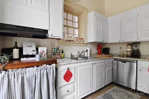 Kitchen - 24 E Jones St, Savannah, GA 31401 photo 1 of 3