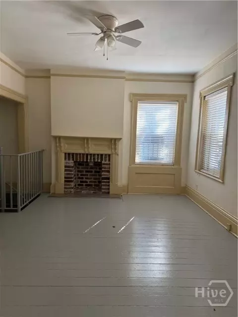 Living - 24 E Jones St, Savannah, GA 31401 photo 9 of 10