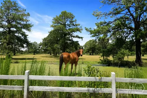 5747 Ogeechee Rd, Savannah, GA 31405